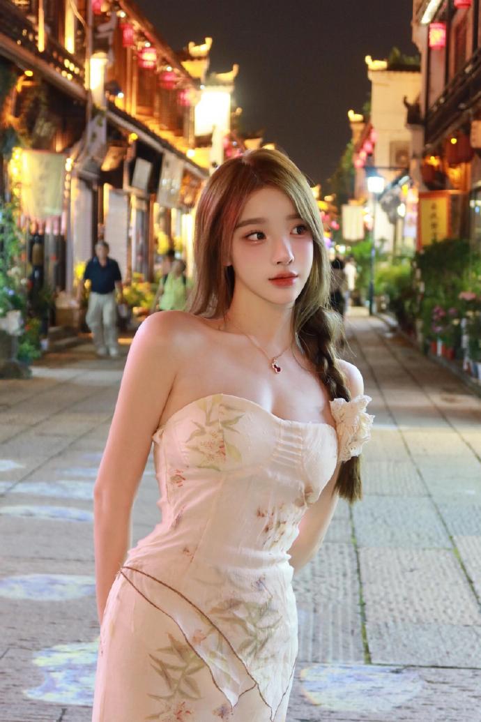 我的天才女友 封面